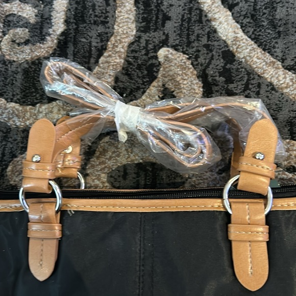*BRAND NEW* Roots Nylon tote bag with zippers (black and brown accent) - Picture 6 of 9